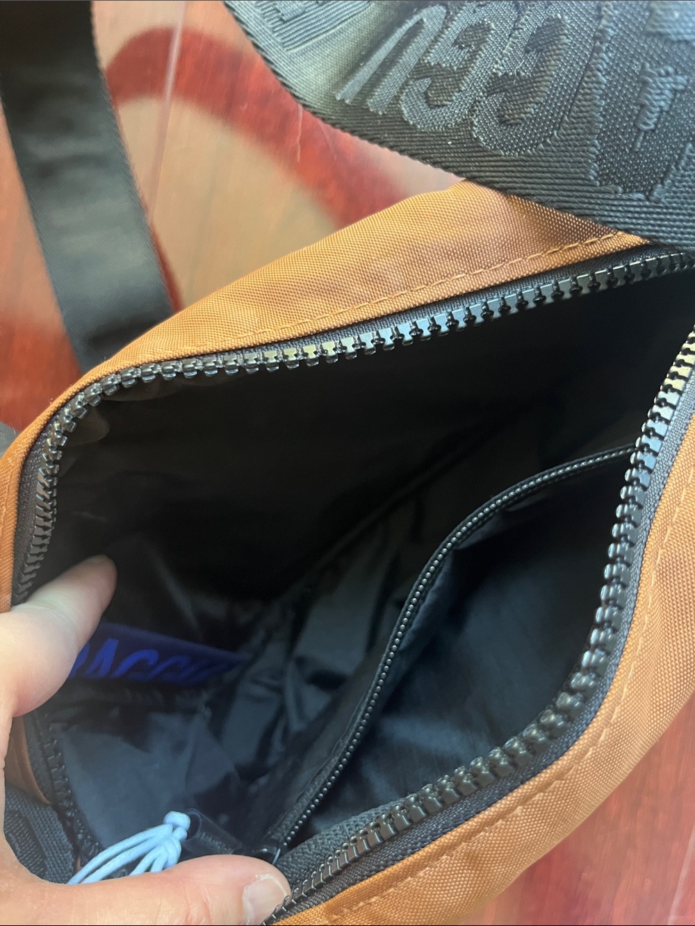 BAGGU Brown Crossbody Messenger Bag with Black Branded Strap - Picture 5 of 5